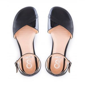 Shapen Poppy Barefoot Flats in Black Size 8.5 NEVER WORN